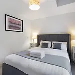 Host & Stay - Henry\'S Hideaway