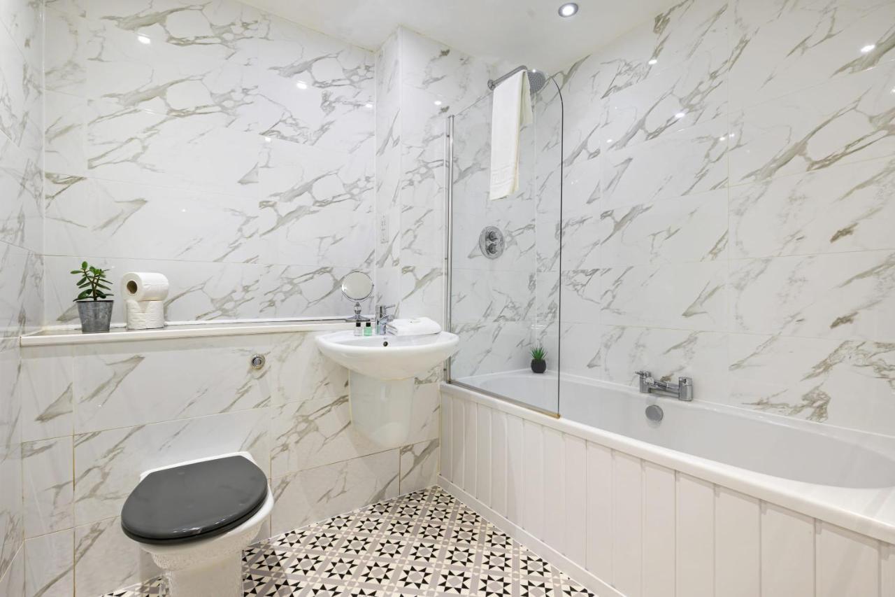 Apartment Host & - Henry's Hideaway